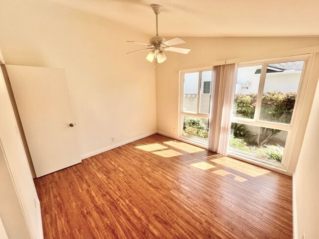 Building Photo - Spacious 3BR Single-Story Residence | Central Air, Fireplace, Private Backyard Retreat