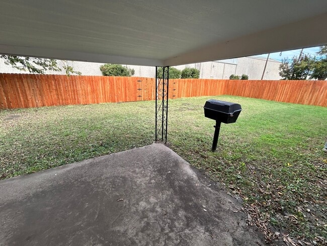 Building Photo - 1115 Westmoreland Dr