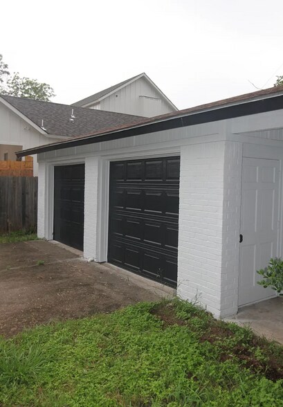 Building Photo - 5005 Brighton Rd