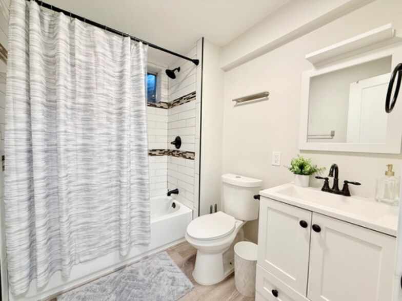 Building Photo - 9989 Dodge Dr