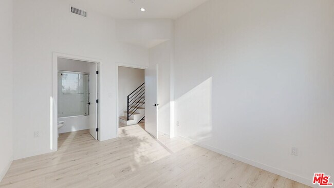 Building Photo - 1509 Cloverdale Ave