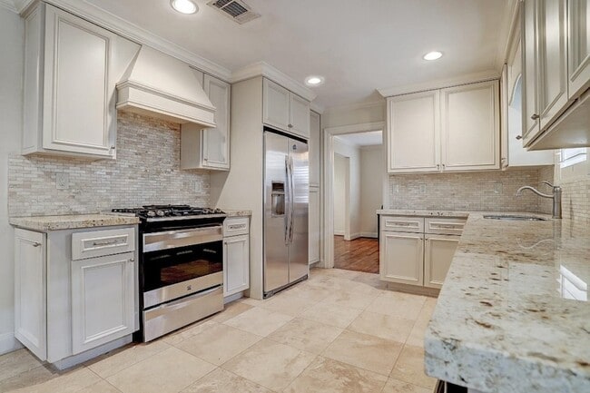 Building Photo - 6906 Alderney Dr