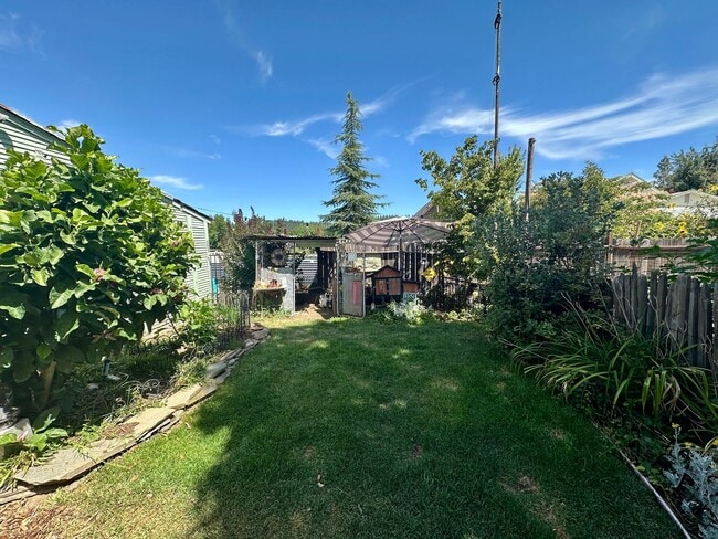 Building Photo - Completely Remodeled, Charming Victorian i...