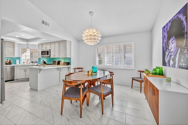 Building Photo - 77707 Cll Las Brisas S