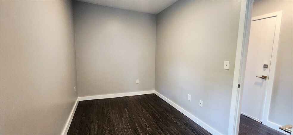 Building Photo - 1 Chelsea Ter