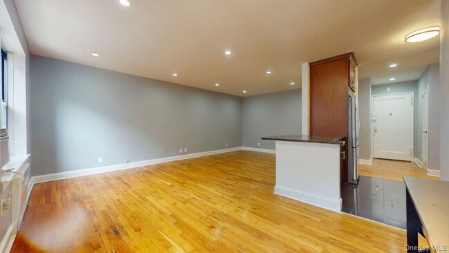 Building Photo - 105-20 66th Ave