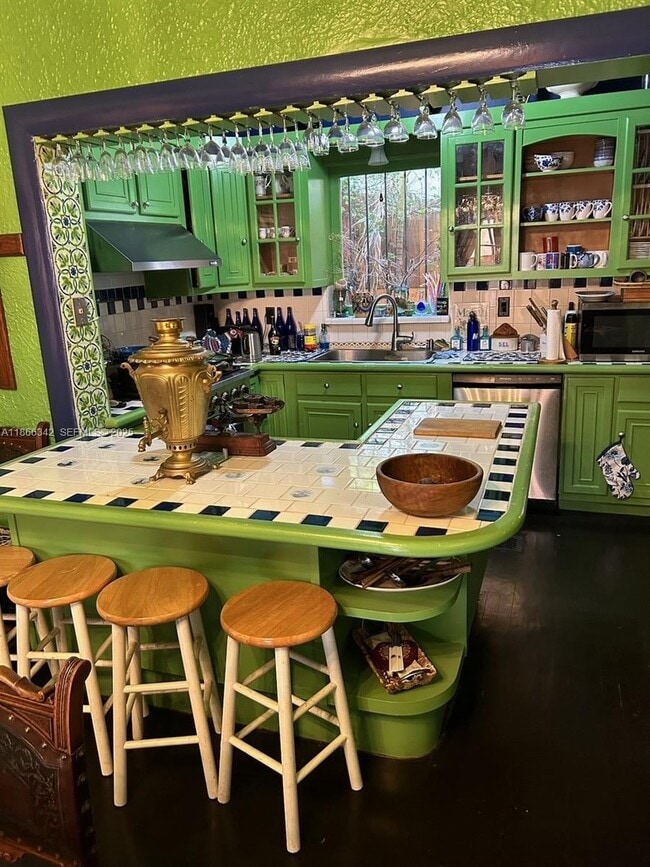 Building Photo - 168 NE 44th St