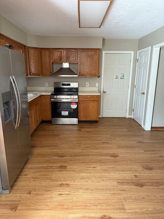 Building Photo - 1560 Buttercup Dr