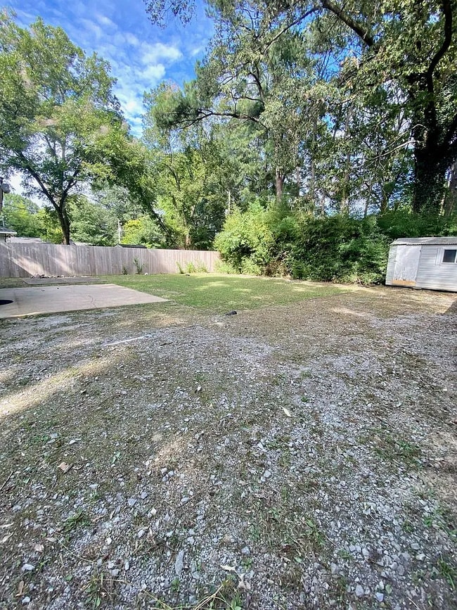 Building Photo - 3 bed, 1 bath in Colonial Acres near Quince and Colonial