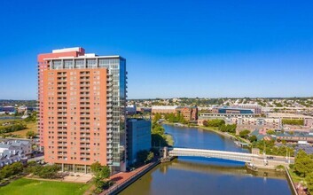 Building Photo - River Tower @ Christina Landing