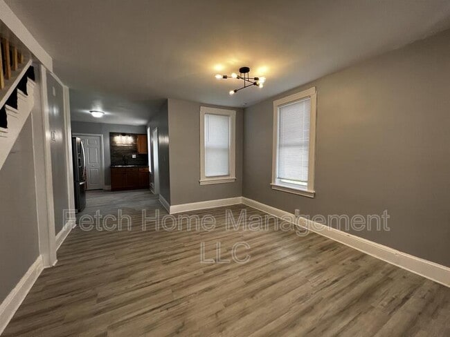 Building Photo - 538 Chester St