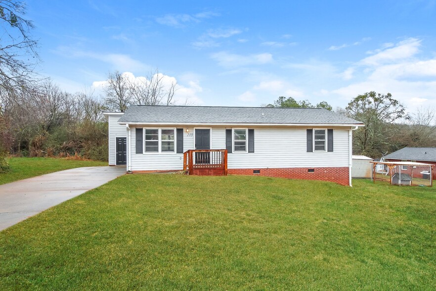 Building Photo - 213 Range View Rd