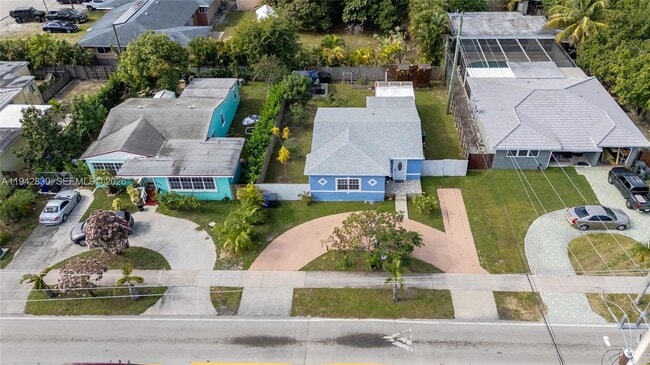 Building Photo - 320 S 28th Ave