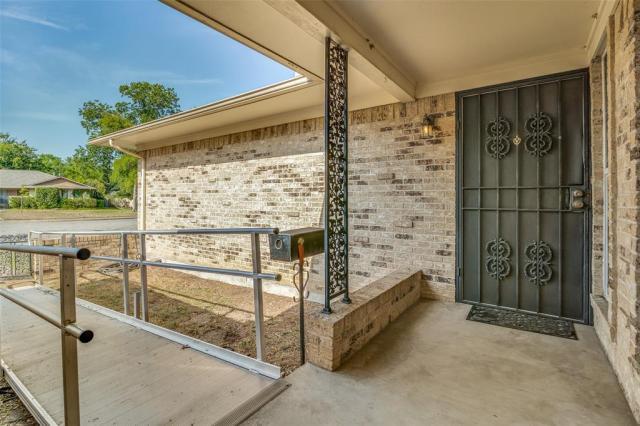 Building Photo - 3 bedroom in Dallas TX 75218
