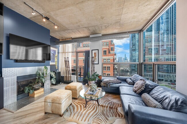 Building Photo - 125 E 13th St