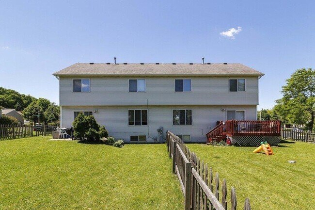 Building Photo - 1405 Glacier Hill Dr