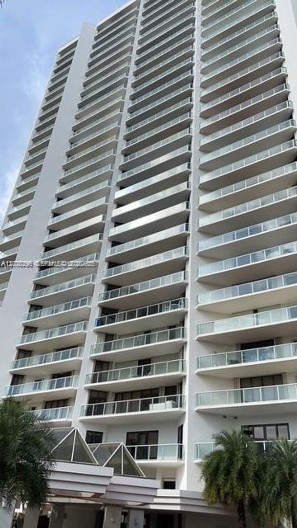 Building Photo - 19500 Turnberry Way