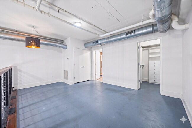 Building Photo - Urban Loft Condo Featuring Stunning Views & Rooftop Entertaining