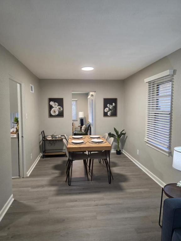 Building Photo - 7831 Trenton Ave