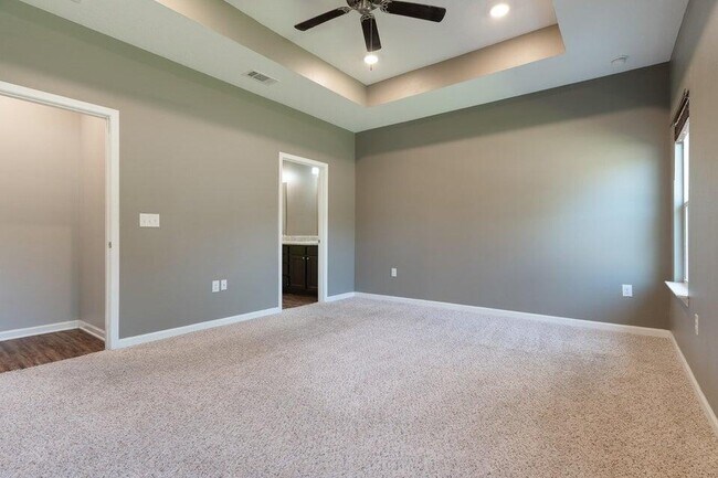 Building Photo - 303 Merlin Ct