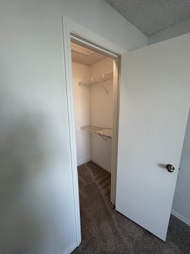 Building Photo - 1055 S Hiawassee Rd