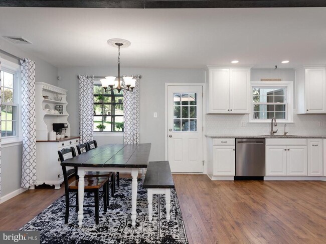 Building Photo - 151 Weedon Ct