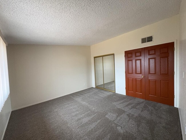 Building Photo - 3733 Sparrow Dr