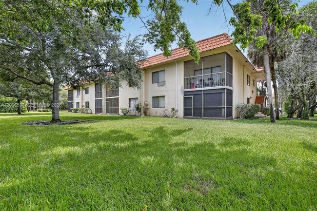 Building Photo - 359 Lakeview Dr