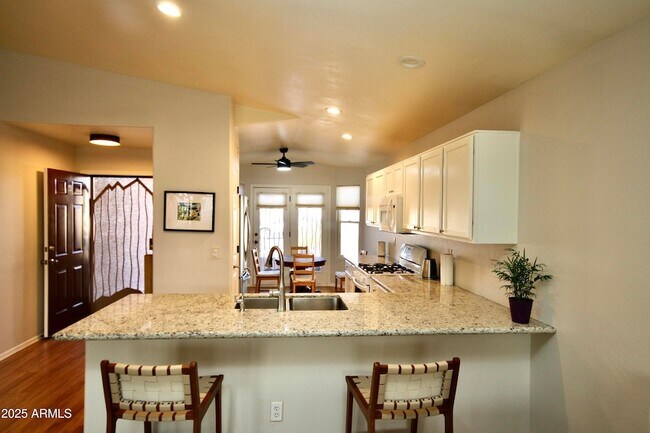 Building Photo - 1373 E Cherry Hills Dr