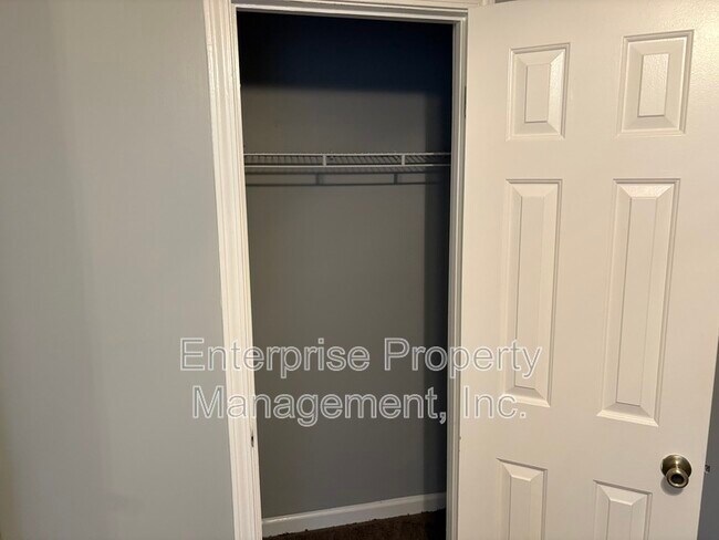 Building Photo - 3913 Oak Branch Cir E