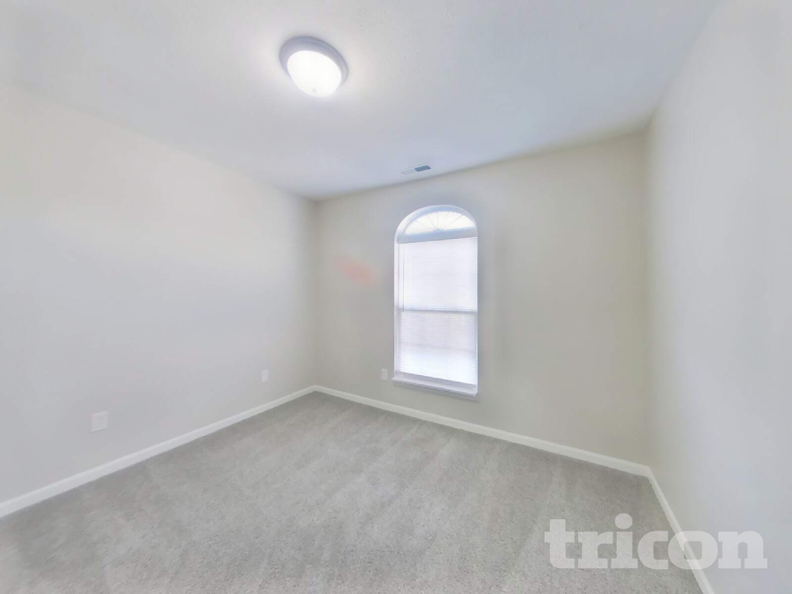 Building Photo - 6050 E Solitude Ct