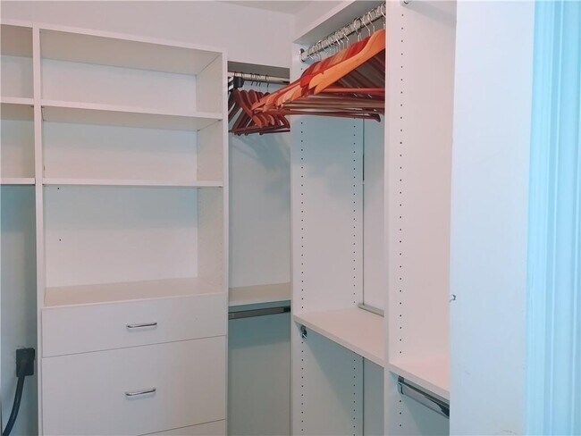 Building Photo - 12 NE 19th Ct