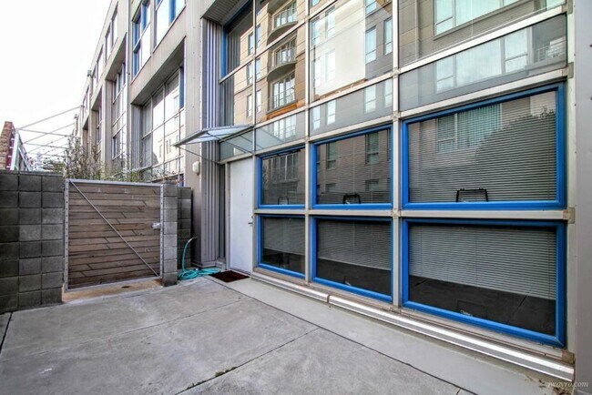 Building Photo - 650 Delancey St
