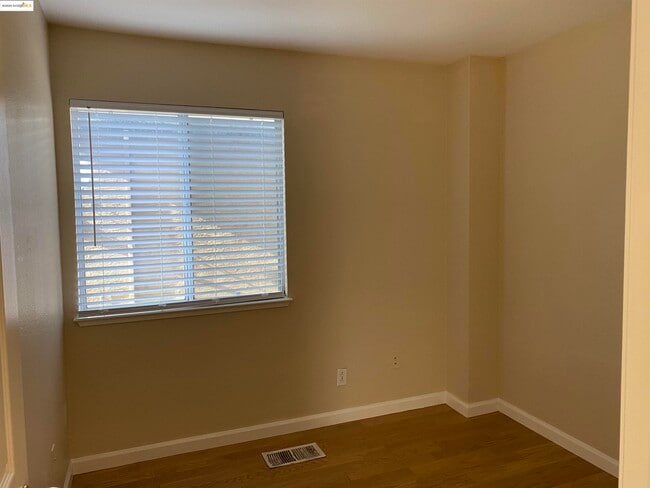 Building Photo - 5239 Woodside Way
