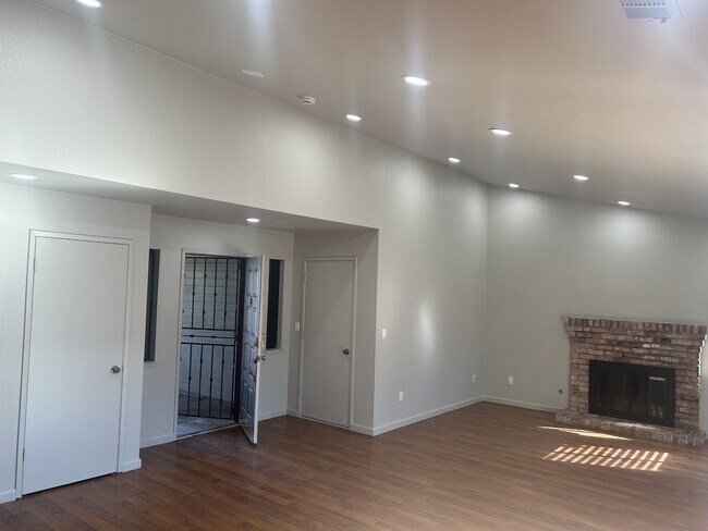 Building Photo - 1728 Colin Ln