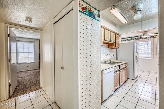 Building Photo - 3008 Gaston Dr