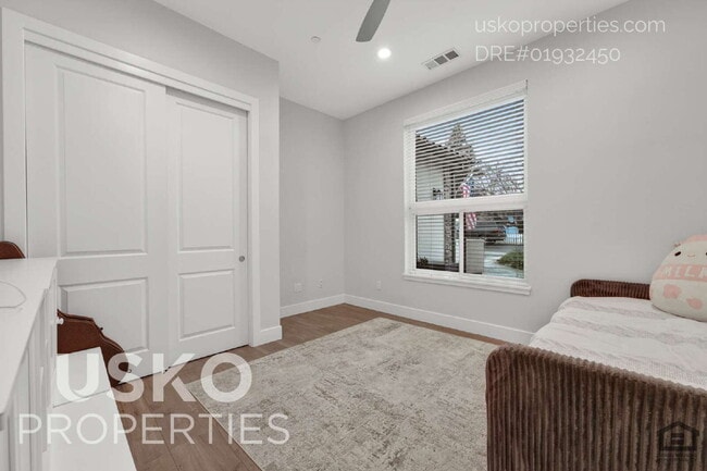 Building Photo - 103 Lazy Oak Ln