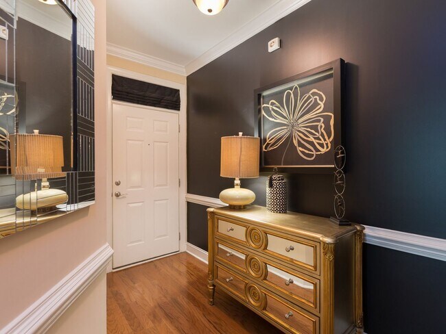 Building Photo - Beautiful 3 Bed 2 Bath Condo with Communit...