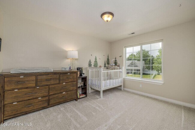 Building Photo - Beautiful home in Broadmore Estates