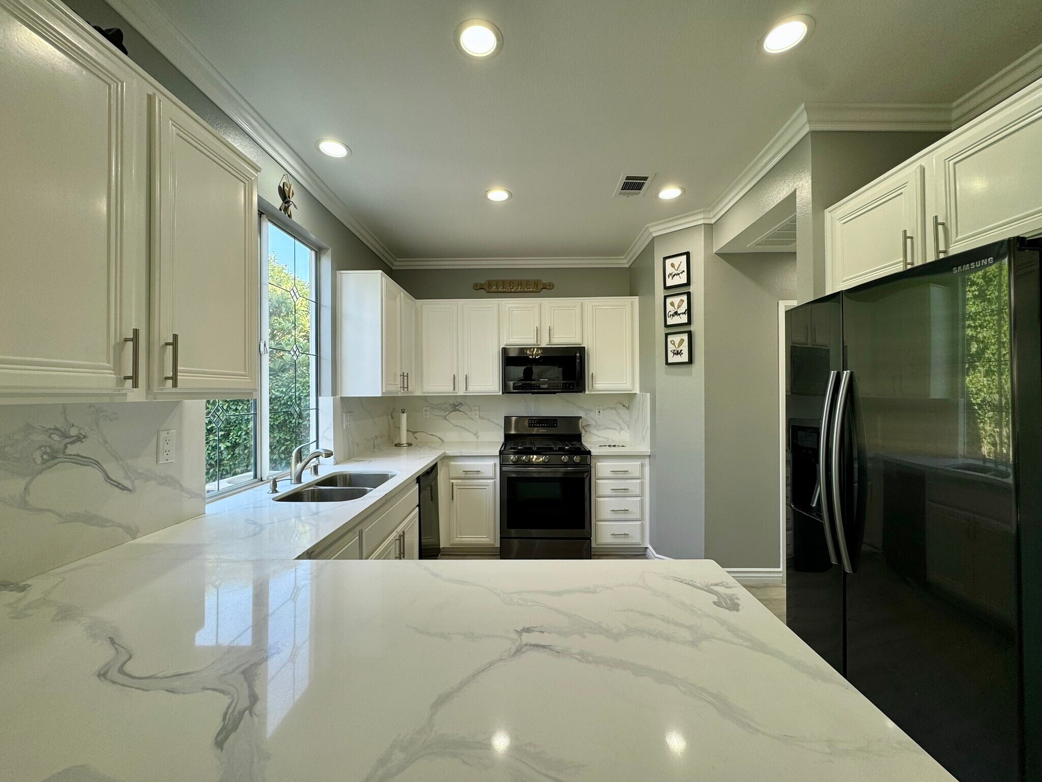 Remodeled kitchen - 16224 Chadwick Ct