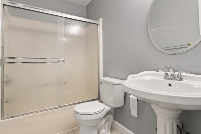 Building Photo - 918 Old Zebulon Rd