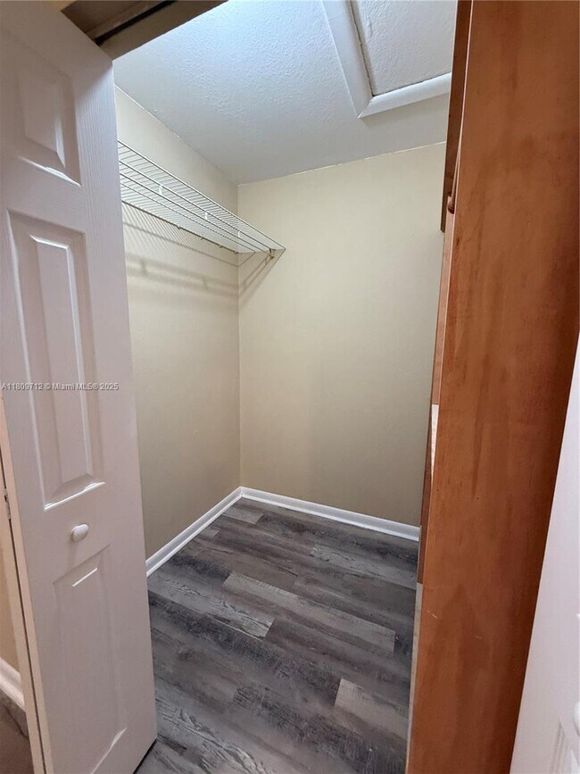 Building Photo - 3208 San Remo Cir
