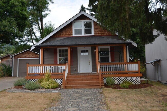 Primary Photo - Completely Renovated Cottage in Crown Park...