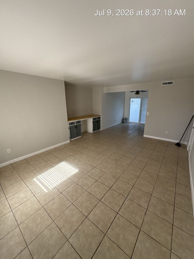 Building Photo - 3021