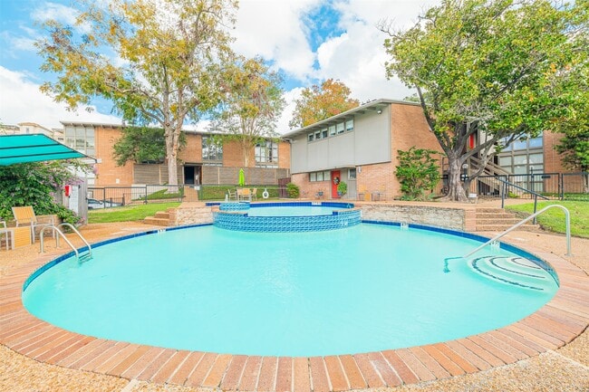 Building Photo - 5246 Memorial Dr