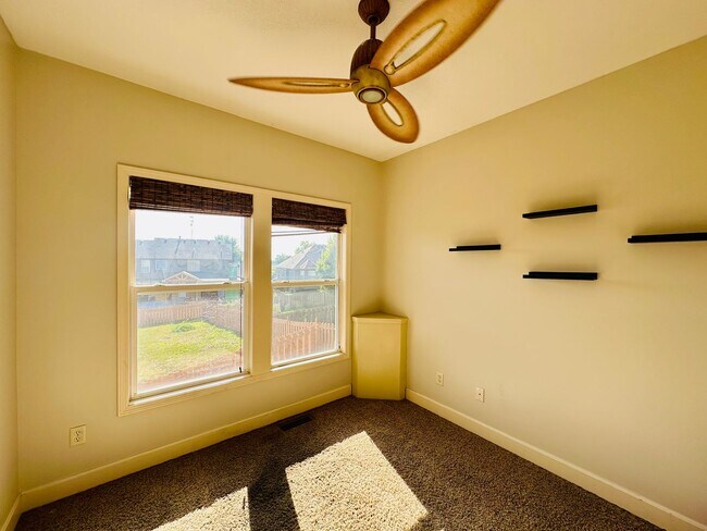 Building Photo - {20067} Custom Built Home in Woodland Mano...