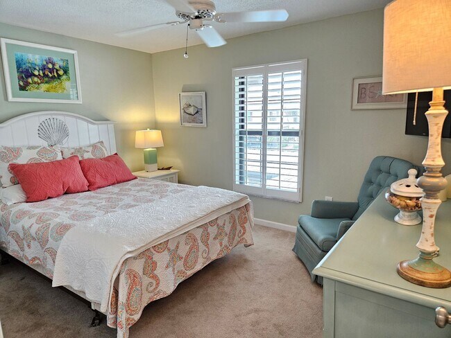 Building Photo - Seasonal Short-Term 2 Bedroom 2 Bathroom Second Floor Condo in Mission Lakes!