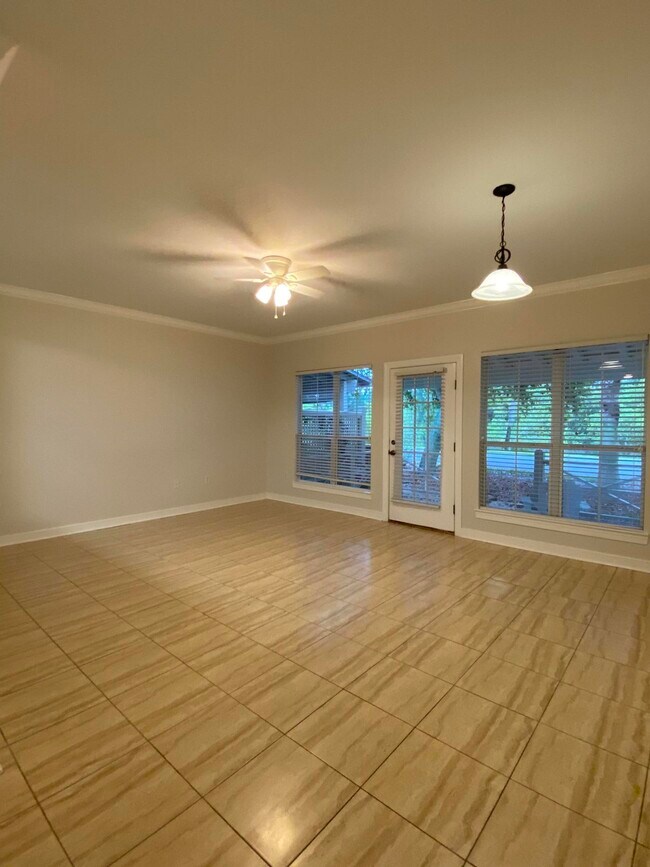 Building Photo - 417 Twin Lakes Ln