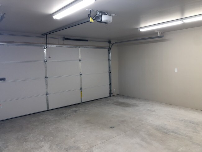 Garage - 132 SW Jenn Way