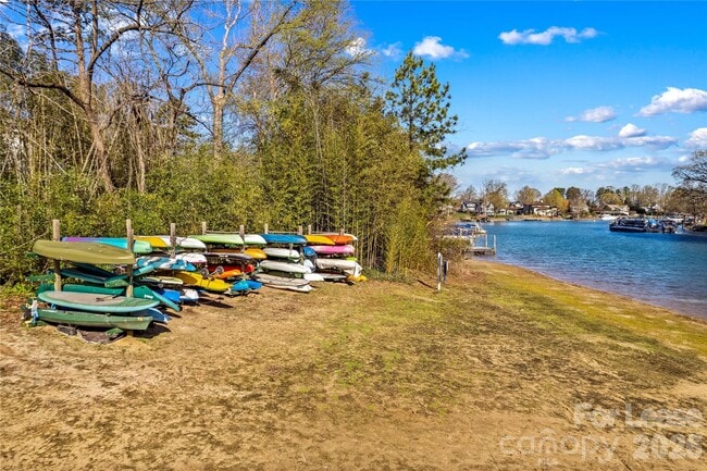 Building Photo - 19843 Henderson Rd
